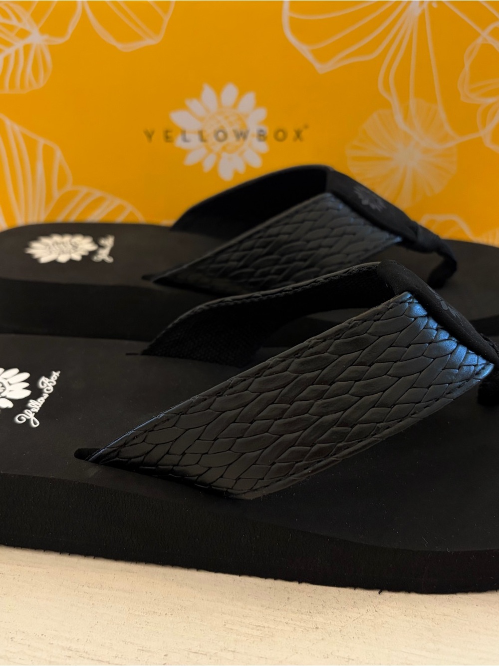 Yellow Box Black Textured Strap Flip Flop Sandals 7